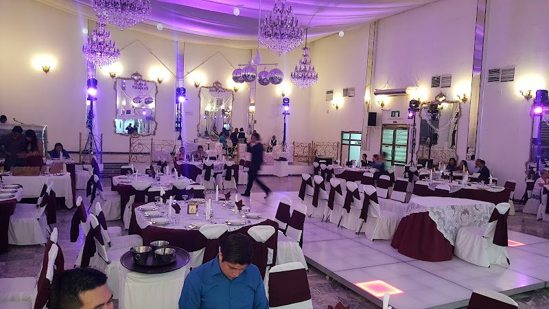 Salones Candiles - Blanco Y Negro, salón de eventos en Villahermosa